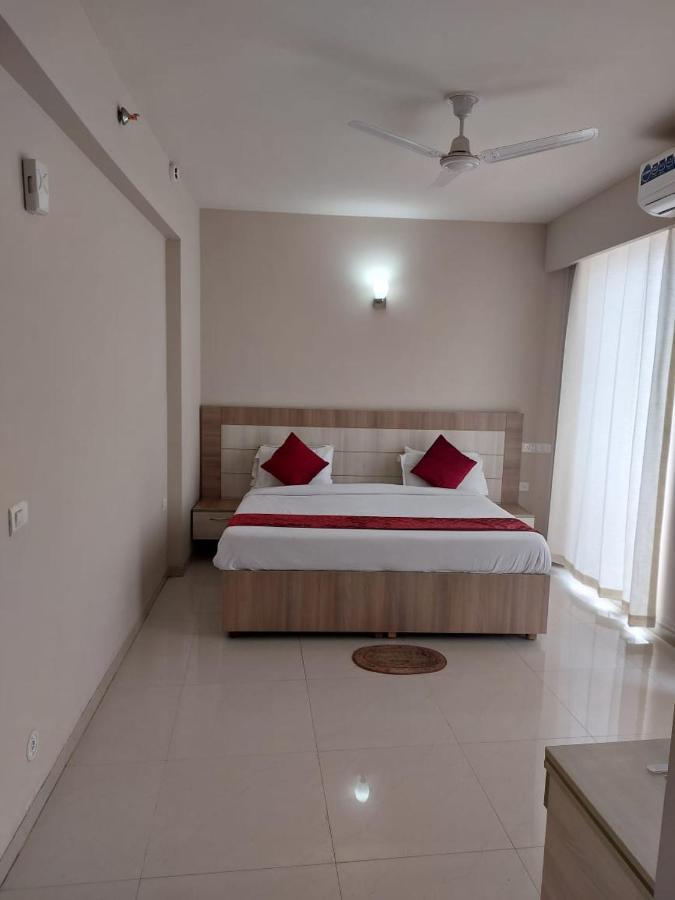 Dubey Homestay - 500 Meter From Temple Vrindāvan Exterior foto